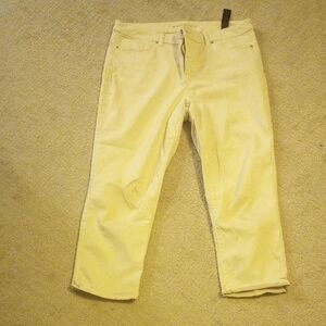 Chico's Cream Ankle Cropped Jeans with Slim Fit